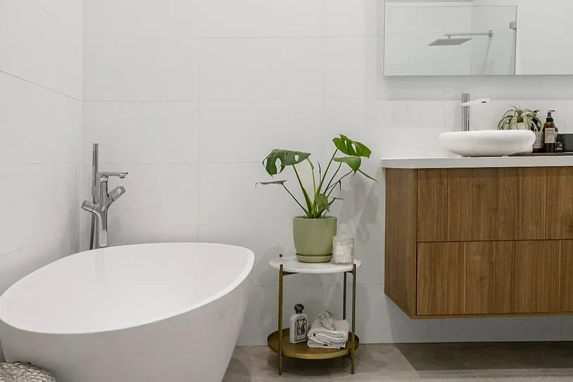 Idées de décoration de salle de bain à petit prix avec des pommeaux de douche et accessoires StoneStream abordables