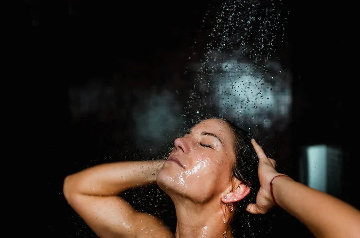 Histoire de la douche, des cascades antiques aux pommes de douche filtrantes modernes